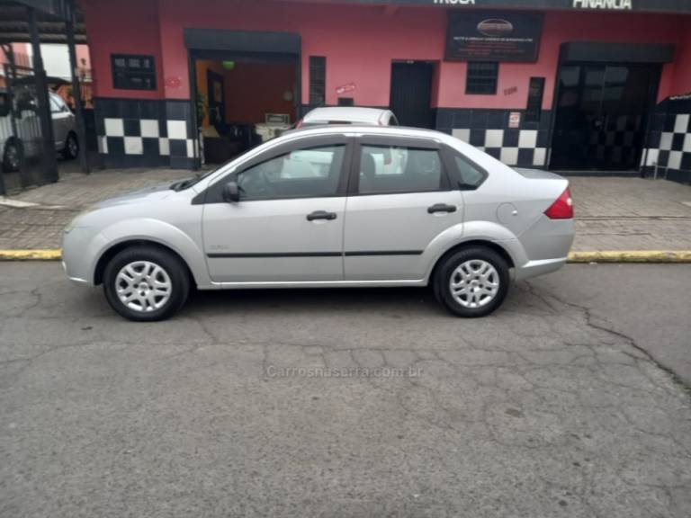 FORD - FIESTA - 2007/2008 - Prata - R$ 23.000,00