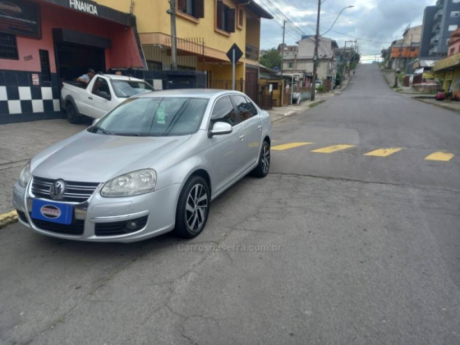 VOLKSWAGEN - JETTA - 2009/2010 - Prata - R$ 46.500,00