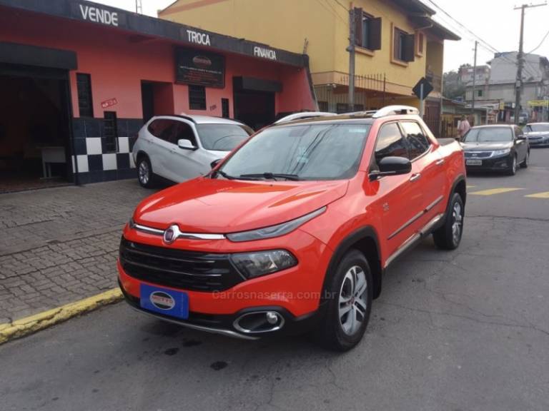 FIAT - TORO - 2017/2018 - Vermelha - Sob Consulta