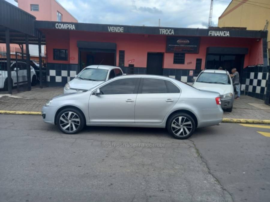 VOLKSWAGEN - JETTA - 2009/2010 - Prata - R$ 46.500,00